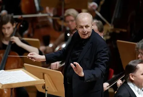 Dirigent Stefan Soltesz starb nach einem Zusammenbruch Dirigent Stefan Soltesz starb nach einem Zusammenbruch