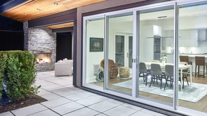 Maximieren Sie das natürliche Licht: Die Vorteile einer Glas-Schiebetür für Ihren Wintergarten